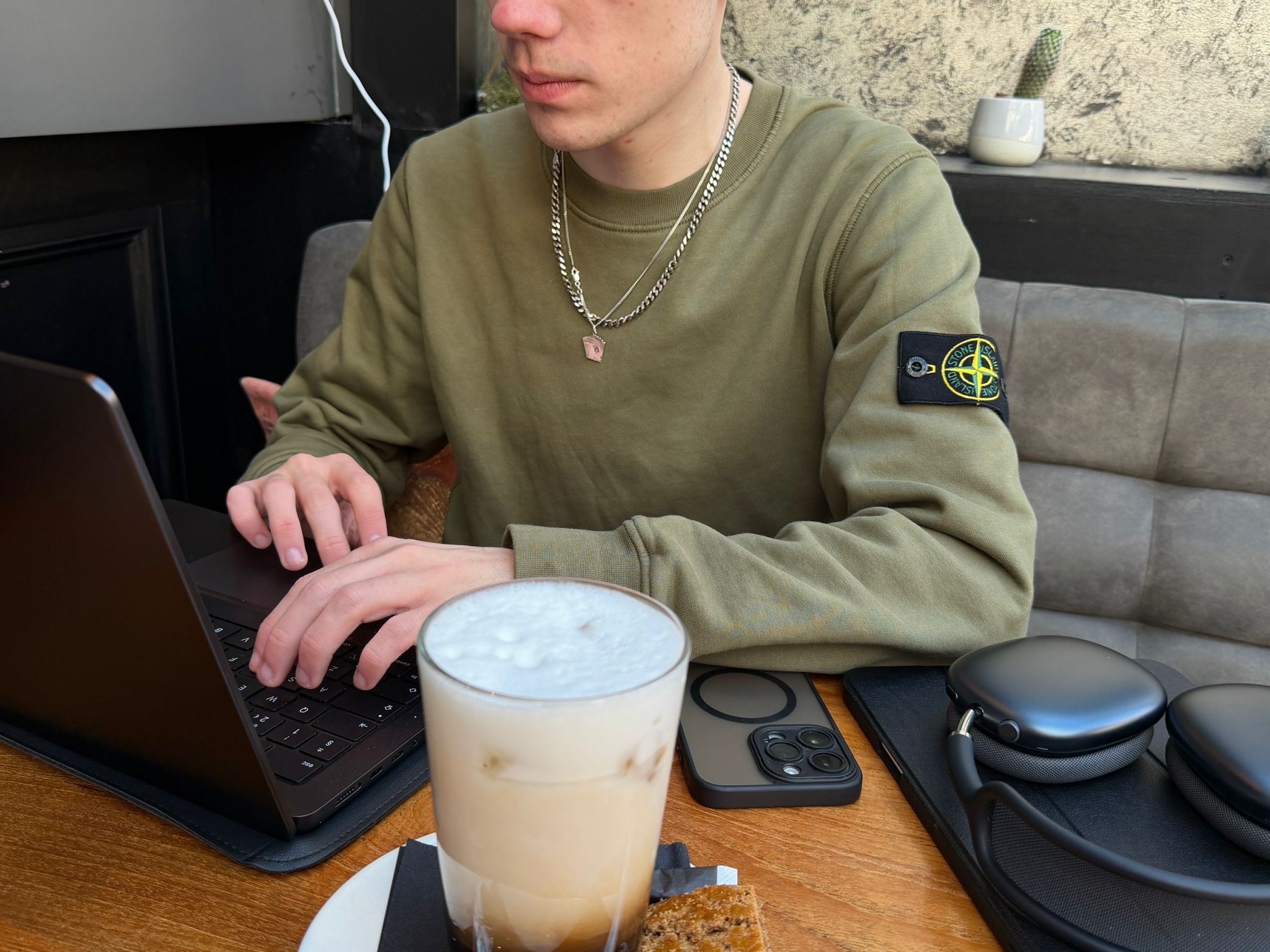Bradley Wilderdijk aan het werk.